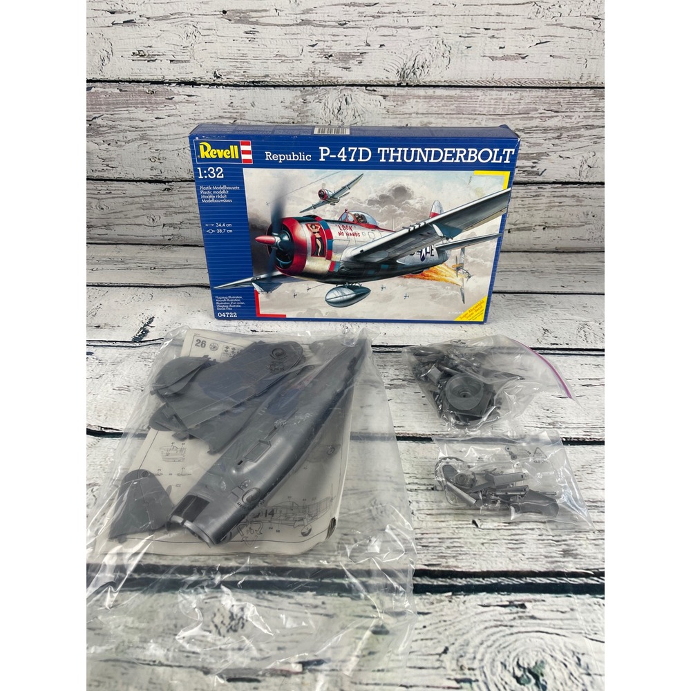 Revell Republic P-47D Thunderbolt Airplane‎ Model Kit 1:32 Scale Oen Box UNSURE